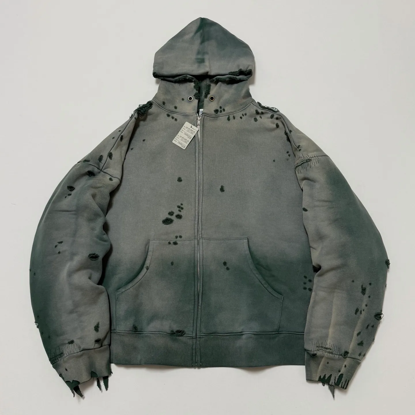 SAINT Mxxxxxx DBL FACE ZIP UP HOODIE/GREEN Double-layer destroyed waffle zipper jacket, washed green S-XL, a style that has been used in the summer. After continuous fine polishing, it has finally been shipped. The finished product is simply a work of art. Super heavy washing and distressing. Multiple water fades. Excessive hand-made wormhole destruction processing. Deconstruction and reorganization embroidery technology. Custom-made zippers with LOGO. The color details of the zipper webbing are also correct. Original grade fruit main label and wash water label. Top purchasing grade. A layer of waffle fabric is added to the inner lining to make the overall texture stronger and increase the comfort and warmth of the wearer.